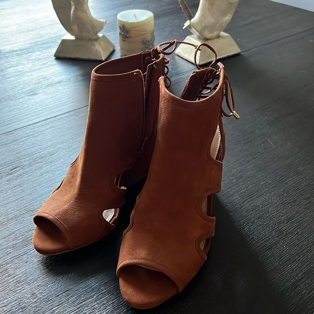 Gianni Bini Women’s Brown Suede Open Toe Shoe New With Tags Size 8.5M